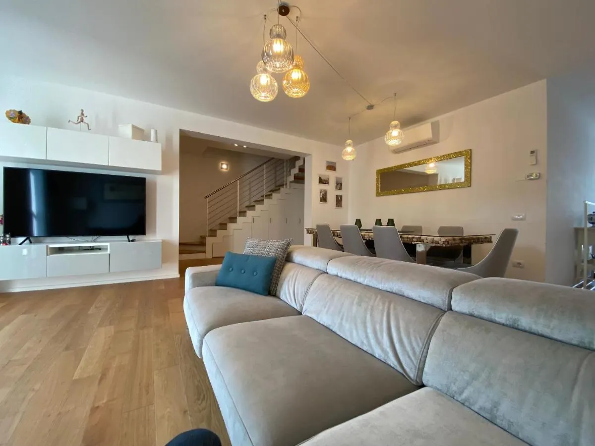 Beatrice Luxury Home location